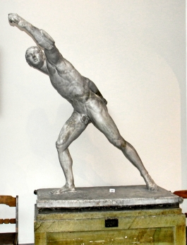 Statue in Konstakademien